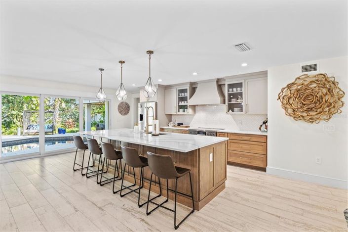 Image No.16-4 Bed Property for sale