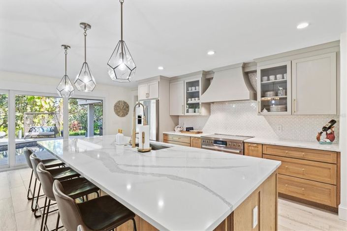 Image No.17-4 Bed Property for sale