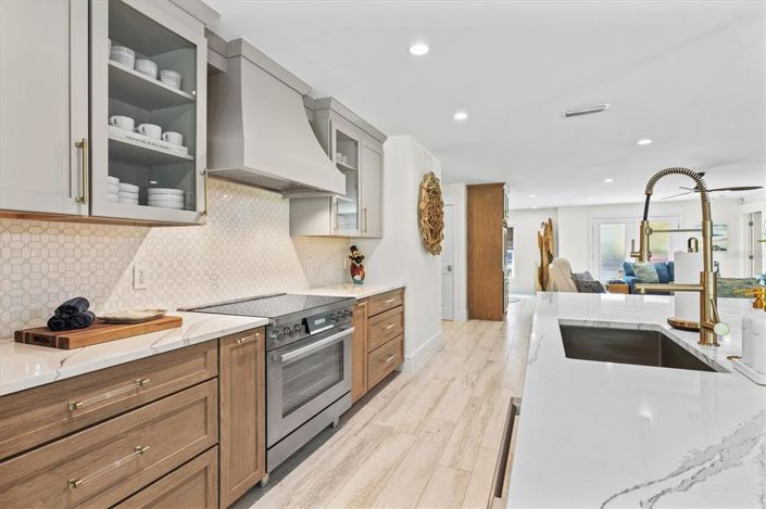 Image No.22-4 Bed Property for sale