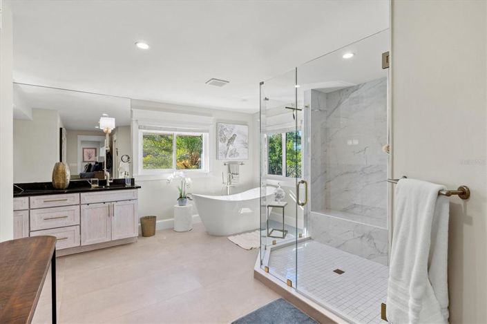 Image No.48-4 Bed Property for sale