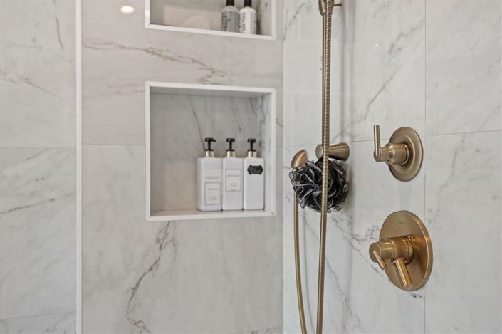 Image No.50-4 Bed Property for sale