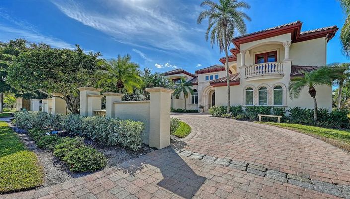 Image No.13-5 Bed Property for sale