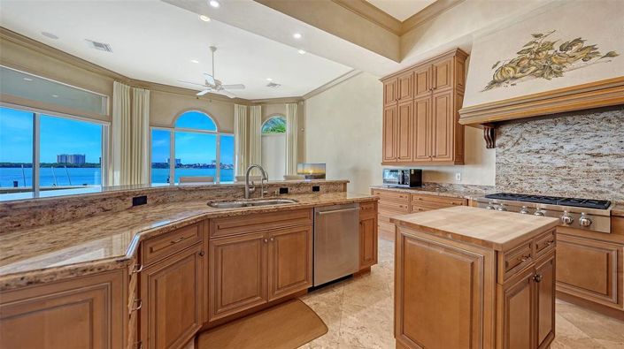 Image No.29-5 Bed Property for sale