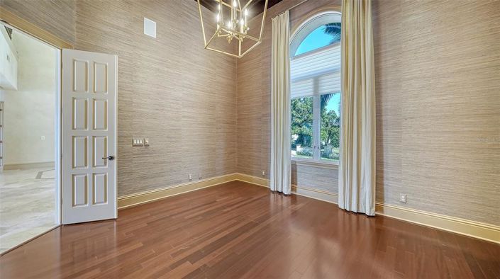 Image No.37-5 Bed Property for sale