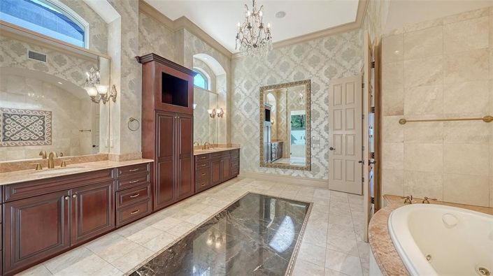 Image No.43-5 Bed Property for sale