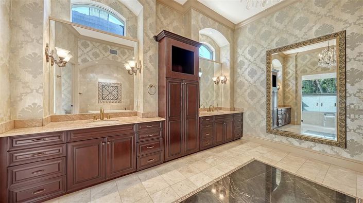 Image No.44-5 Bed Property for sale