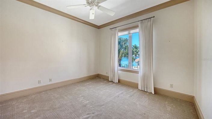 Image No.54-5 Bed Property for sale