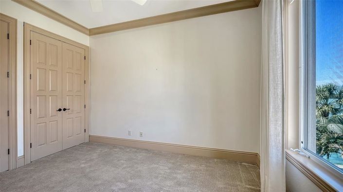 Image No.55-5 Bed Property for sale