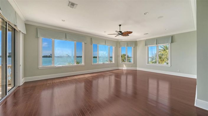 Image No.60-5 Bed Property for sale