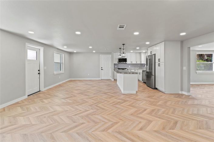 Image No.11-2 Bed Property for sale