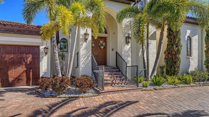 Image No.11-4 Bed Property for sale