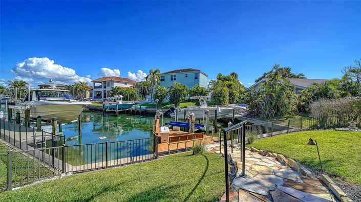 Image No.55-4 Bed Property for sale