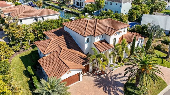 Image No.6-4 Bed Property for sale