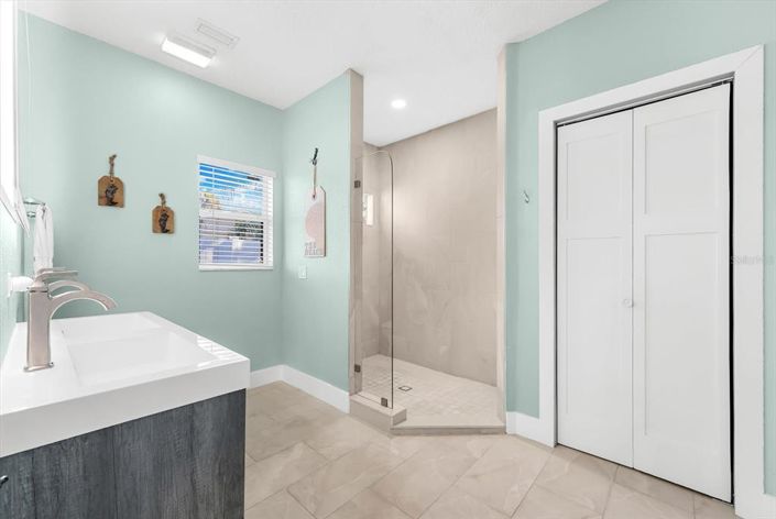 Image No.40-3 Bed Property for sale