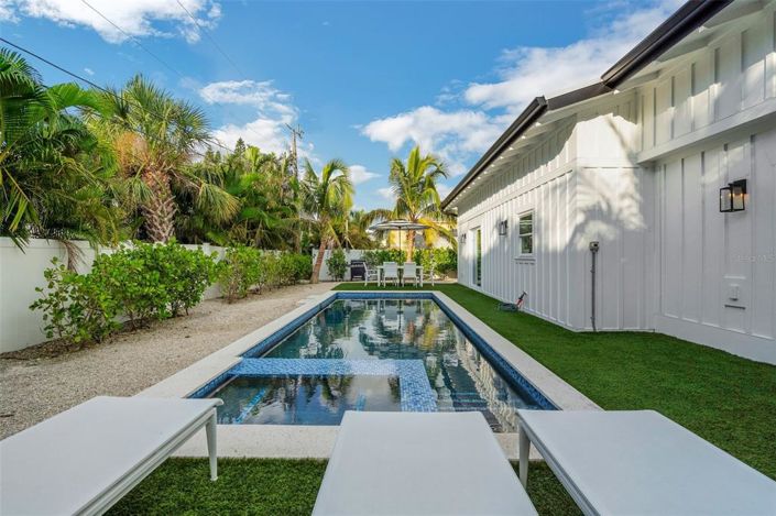 Image No.28-4 Bed Property for sale