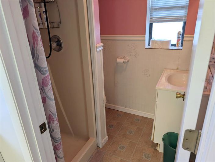 Image No.40-3 Bed Property for sale