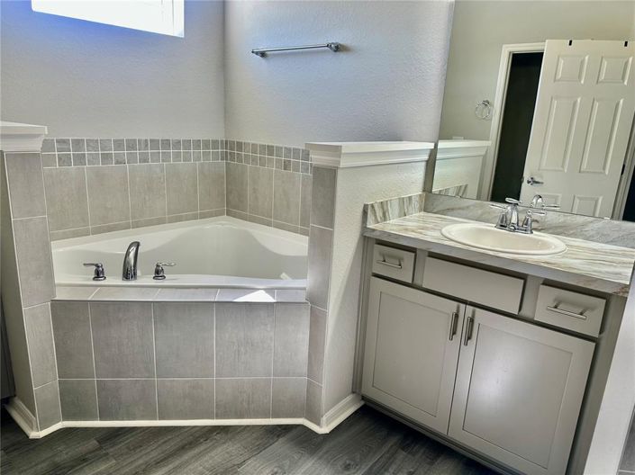 Image No.42-4 Bed Property for sale