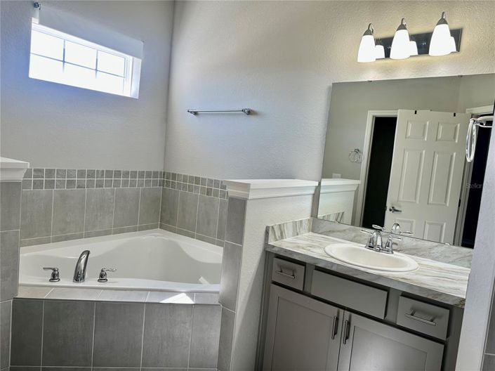 Image No.43-4 Bed Property for sale