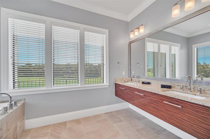 Image No.37-5 Bed Property for sale