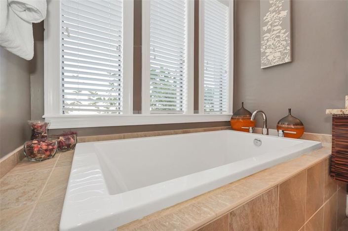 Image No.50-5 Bed Property for sale