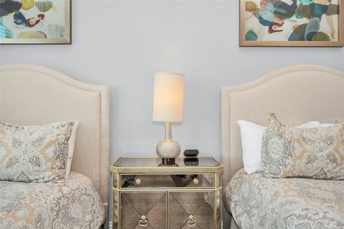 Image No.60-5 Bed Property for sale