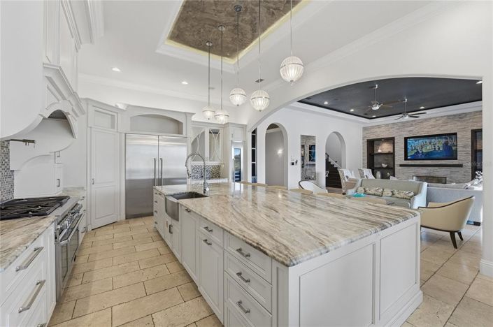 Image No.11-8 Bed Property for sale