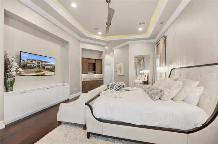 Image No.20-8 Bed Property for sale