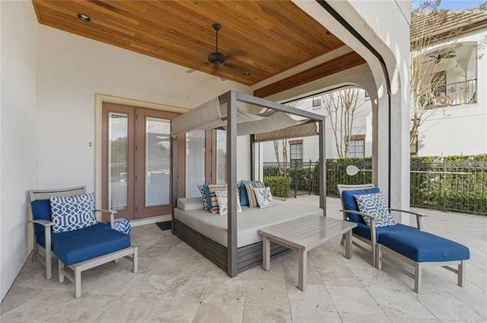 Image No.25-8 Bed Property for sale