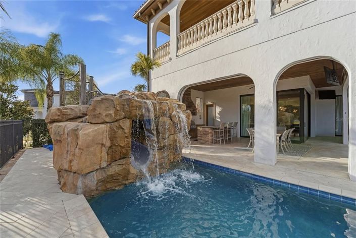 Image No.32-8 Bed Property for sale