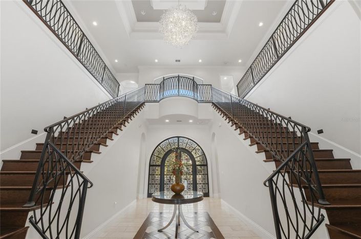 Image No.4-8 Bed Property for sale