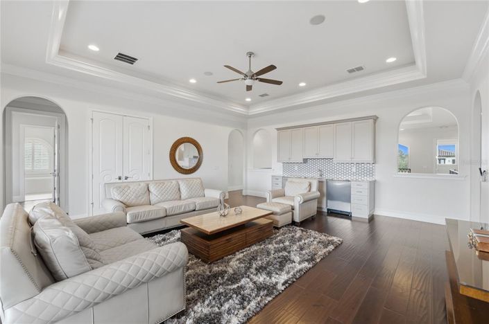 Image No.40-8 Bed Property for sale