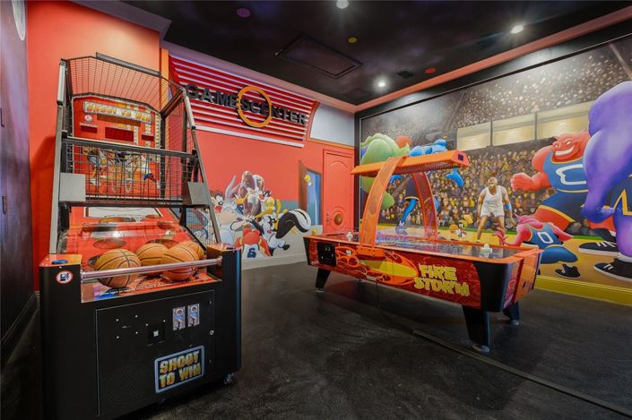 Image No.45-8 Bed Property for sale