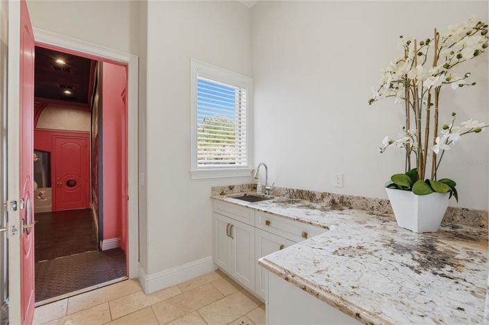 Image No.48-8 Bed Property for sale