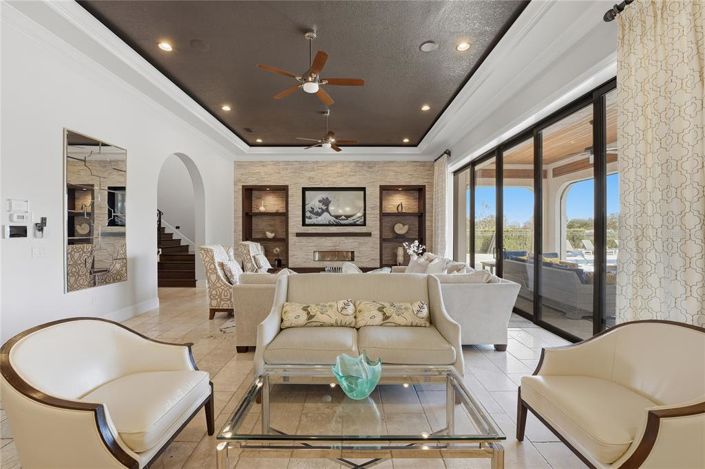 Image No.5-8 Bed Property for sale