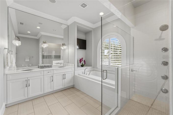 Image No.54-8 Bed Property for sale