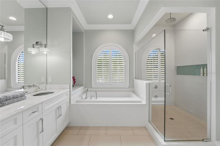 Image No.55-8 Bed Property for sale