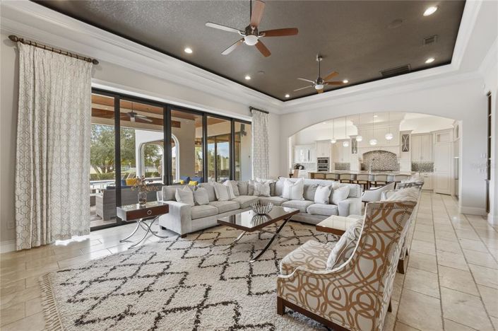 Image No.7-8 Bed Property for sale