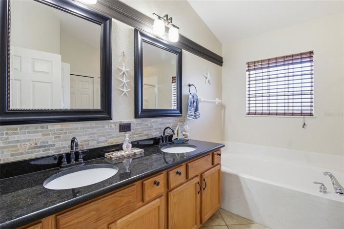 Image No.27-5 Bed Property for sale