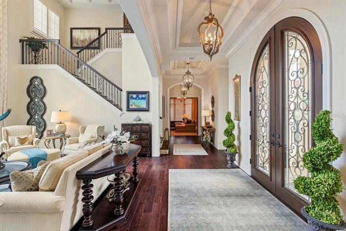 Image No.10-10 Bed Property for sale