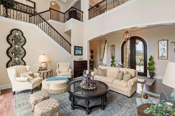 Image No.11-10 Bed Property for sale