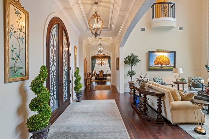 Image No.12-10 Bed Property for sale