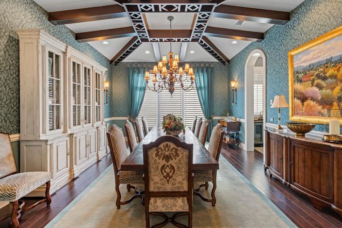 Image No.15-10 Bed Property for sale