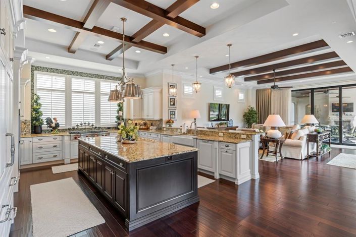 Image No.20-10 Bed Property for sale