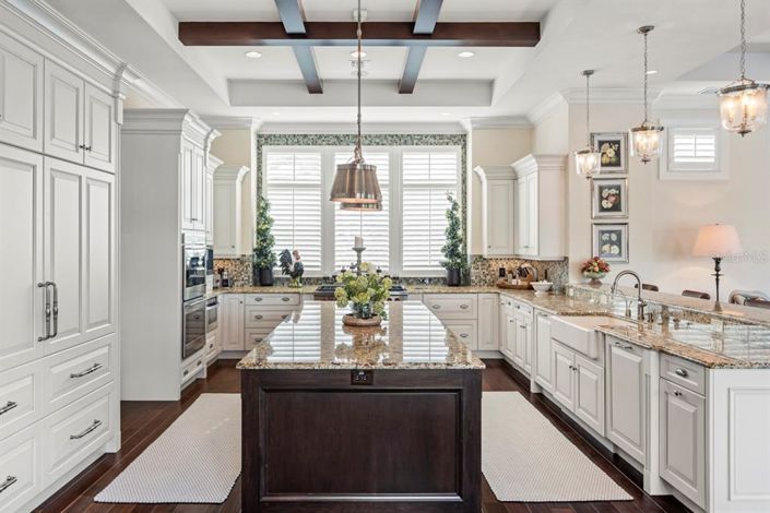 Image No.22-10 Bed Property for sale