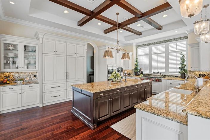 Image No.23-10 Bed Property for sale