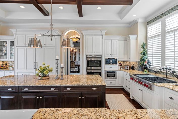 Image No.24-10 Bed Property for sale