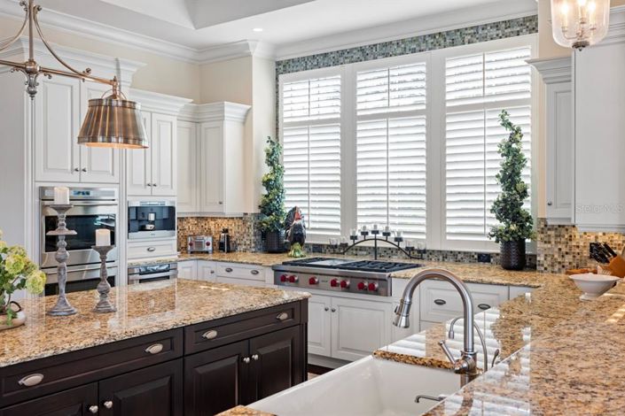 Image No.25-10 Bed Property for sale