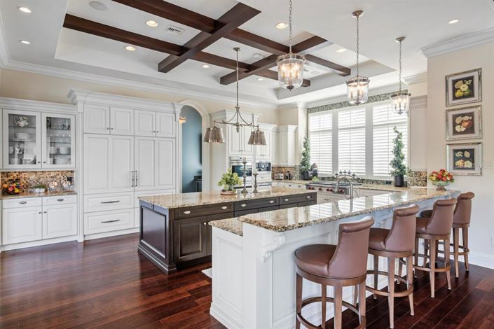 Image No.26-10 Bed Property for sale