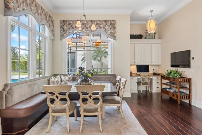 Image No.27-10 Bed Property for sale