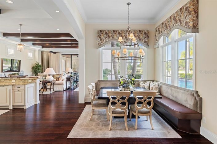 Image No.28-10 Bed Property for sale